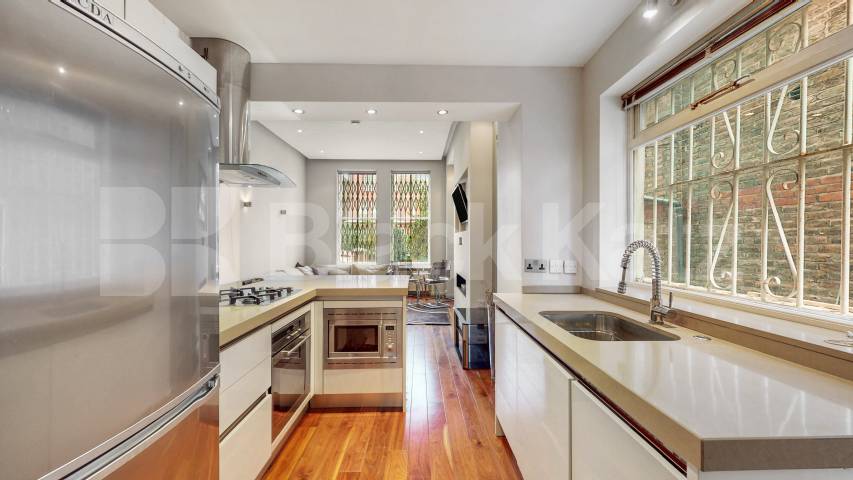 Modern Garden Flat Compayne Gardens, South Hampstead